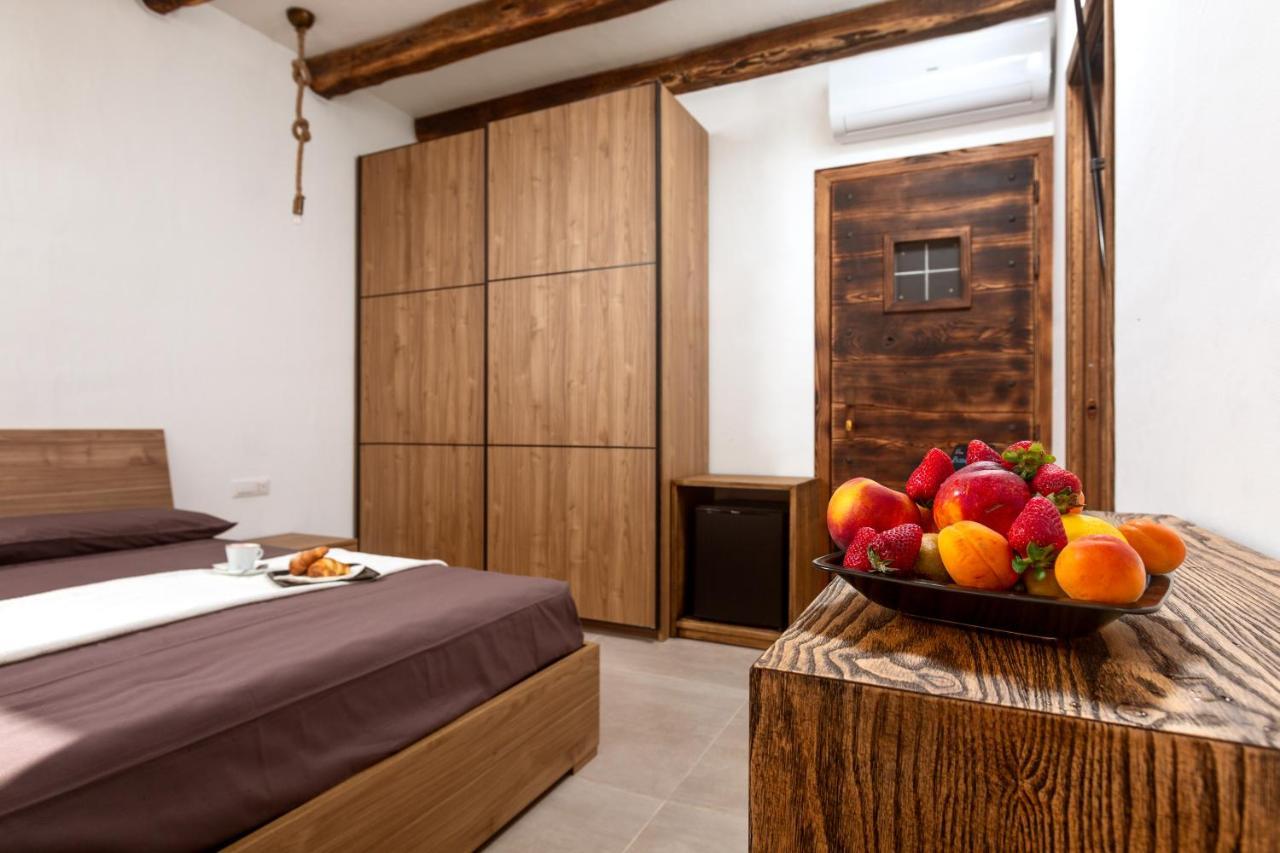 Il Busciolotto Hotel ซานตา เตเรซา กัลลูรา ภายนอก รูปภาพ
